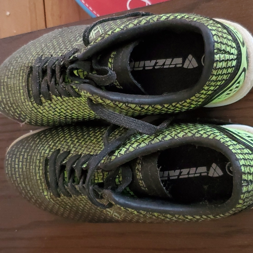 Boy's turf shoes, size 6